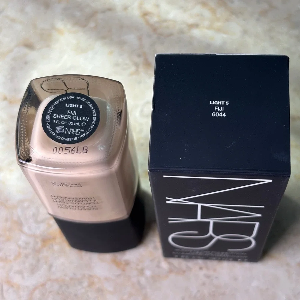 NARS Sheer Glow Foundation 1oz Light 5 Fiji Radiant Buildable Coverage